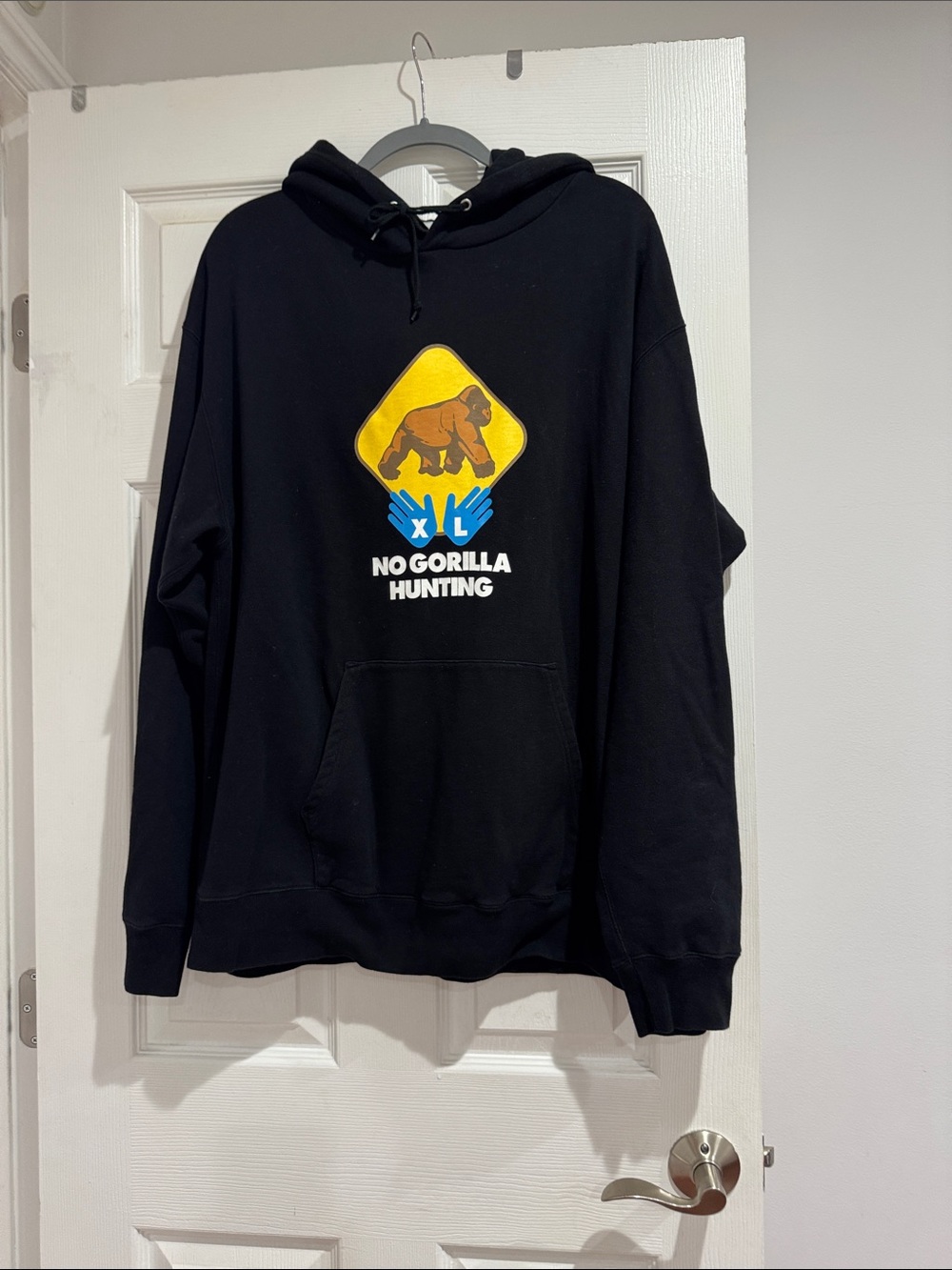 XLARGE Black 'No Gorilla Hunting' Graphic Hoodie size xl